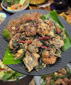 Gà H’Mong rang muối