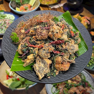 Gà H’Mong rang muối